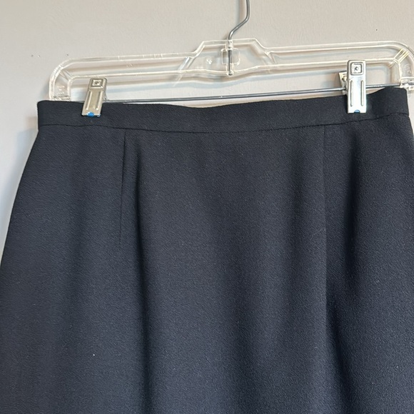 Elegant Black Midi Skirt - Picture 2 of 8